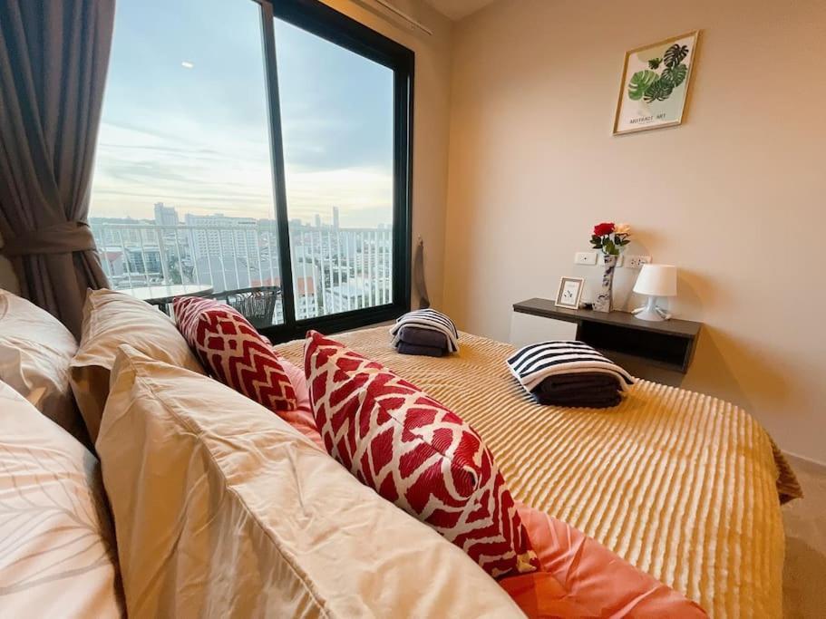 Base Central Pattaya Long Balcony King-Bed With Infinity Pool & Free Netflix! Buitenkant foto
