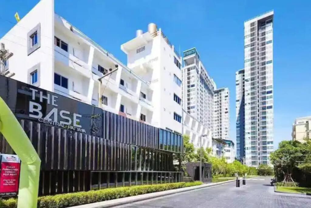 Base Central Pattaya Long Balcony King-Bed With Infinity Pool & Free Netflix! Buitenkant foto