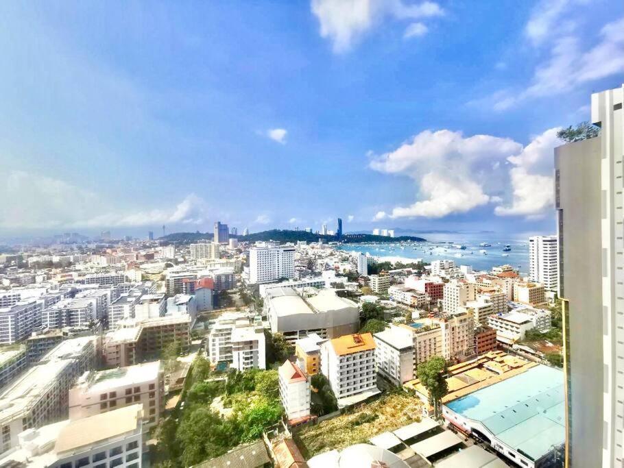 Base Central Pattaya Long Balcony King-Bed With Infinity Pool & Free Netflix! Buitenkant foto
