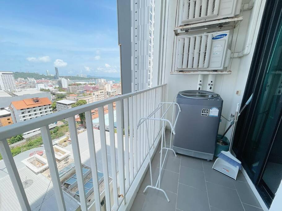 Base Central Pattaya Long Balcony King-Bed With Infinity Pool & Free Netflix! Buitenkant foto