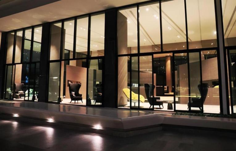 Base Central Pattaya Long Balcony King-Bed With Infinity Pool & Free Netflix! Buitenkant foto