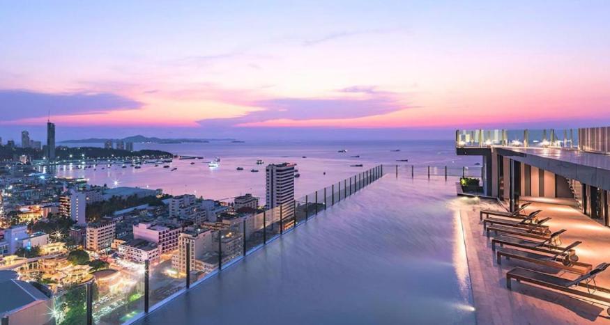 Base Central Pattaya Long Balcony King-Bed With Infinity Pool & Free Netflix! Buitenkant foto