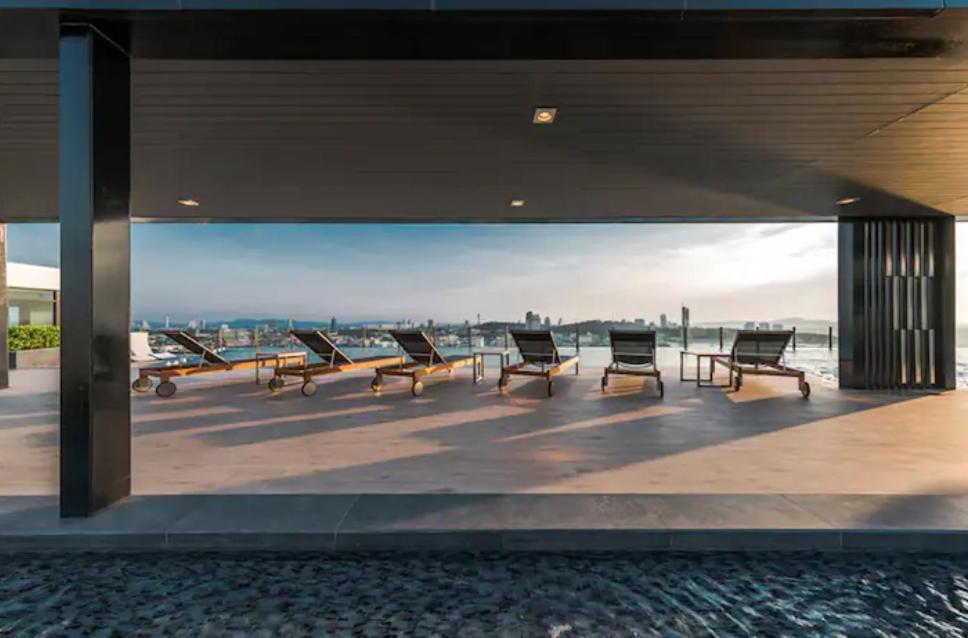 Base Central Pattaya Long Balcony King-Bed With Infinity Pool & Free Netflix! Buitenkant foto