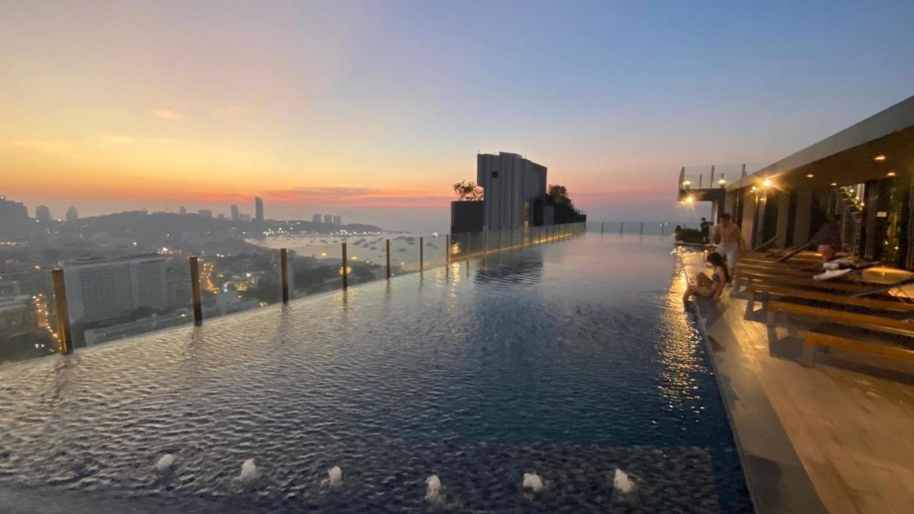 Base Central Pattaya Long Balcony King-Bed With Infinity Pool & Free Netflix! Buitenkant foto