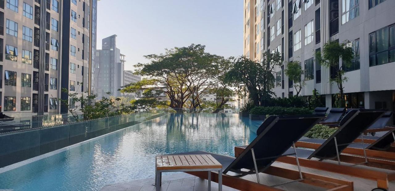 Base Central Pattaya Long Balcony King-Bed With Infinity Pool & Free Netflix! Buitenkant foto