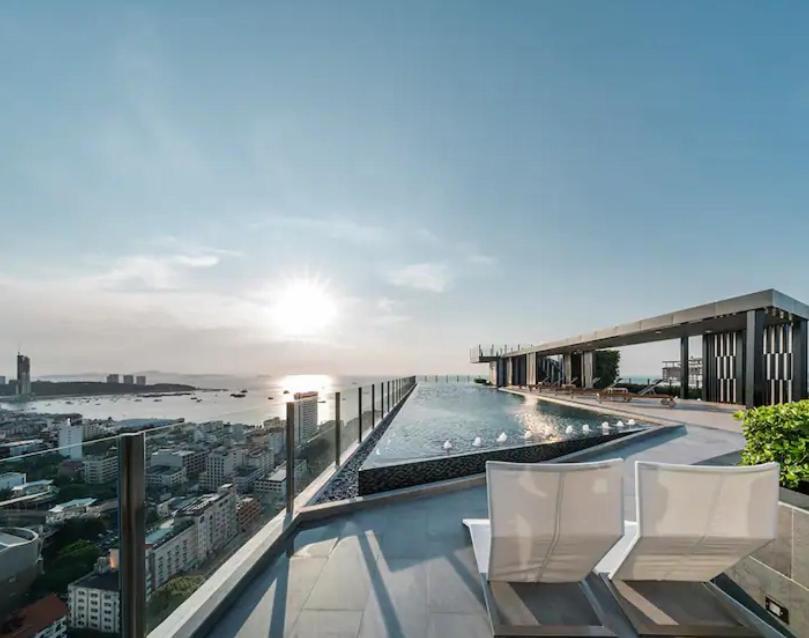 Base Central Pattaya Long Balcony King-Bed With Infinity Pool & Free Netflix! Buitenkant foto