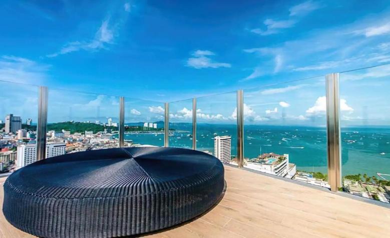 Base Central Pattaya Long Balcony King-Bed With Infinity Pool & Free Netflix! Buitenkant foto